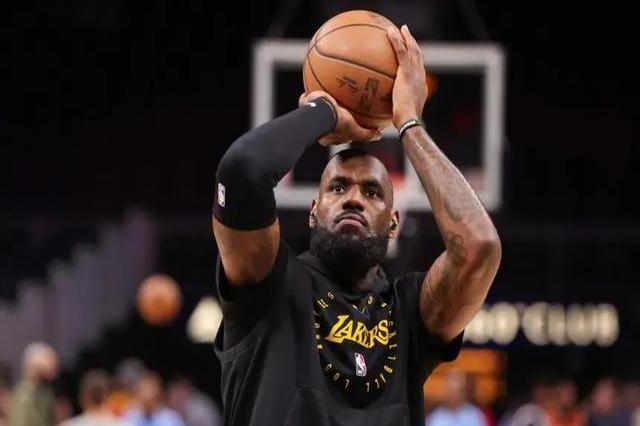 爵士轻取湖人，武切维奇刷新纪录