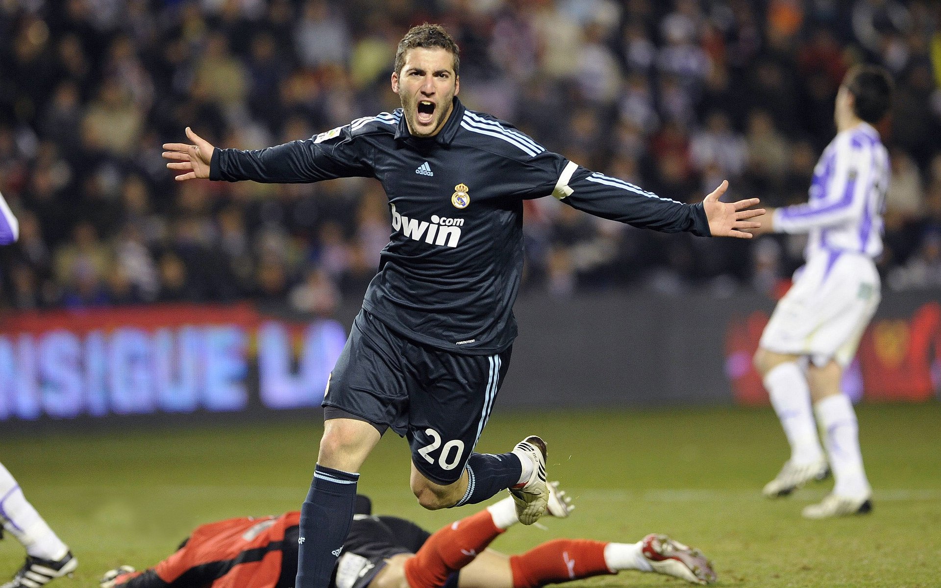 加维的沉默革命，当贝蒂斯用压制级表现撕碎勒沃库森的药方