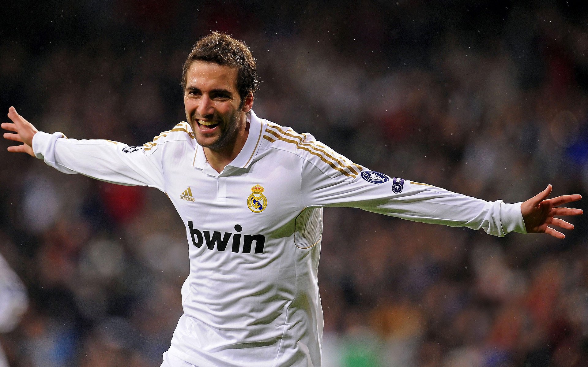 格纳布里爆发，乌克兰强行终结国际米兰，足球场上的战争隐喻