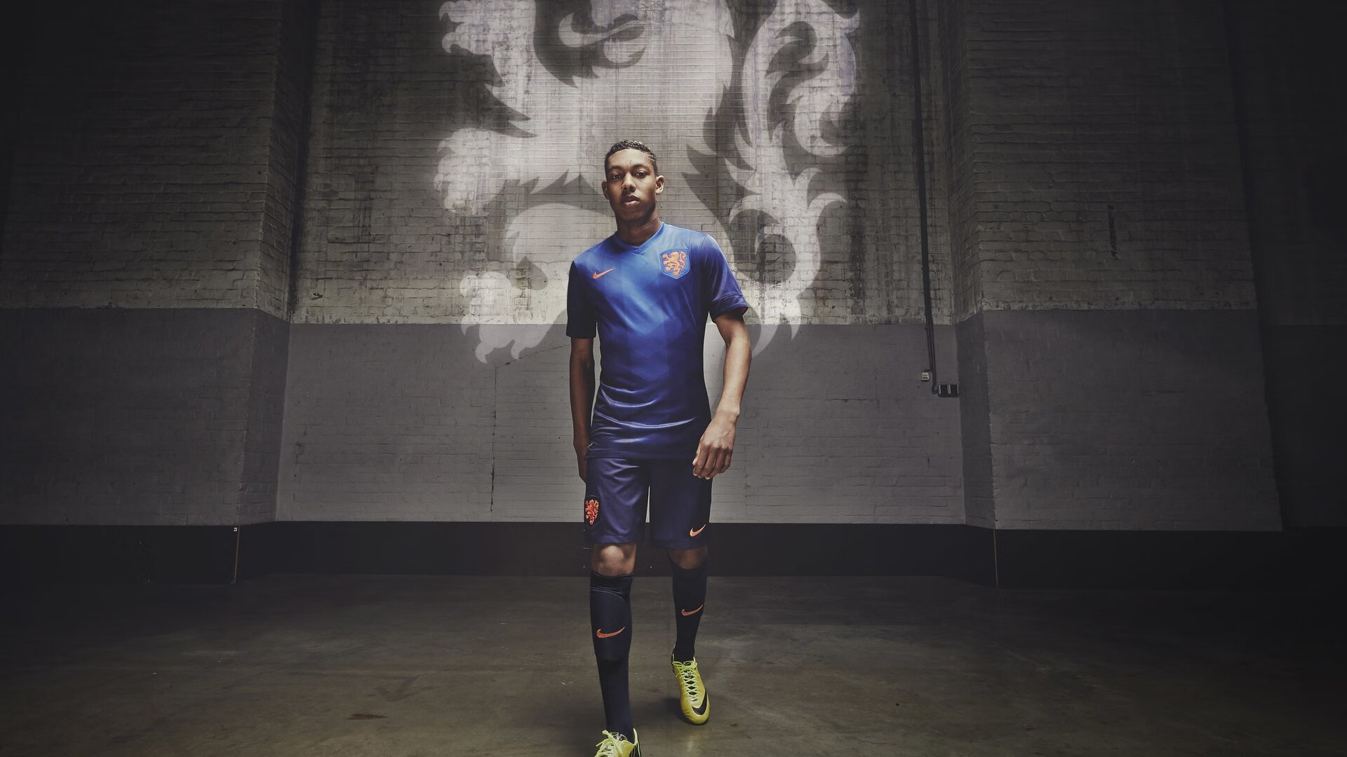 F1街道赛之夜，英格拉姆数据全面爆炸，当赛道轰鸣遇见球场风暴